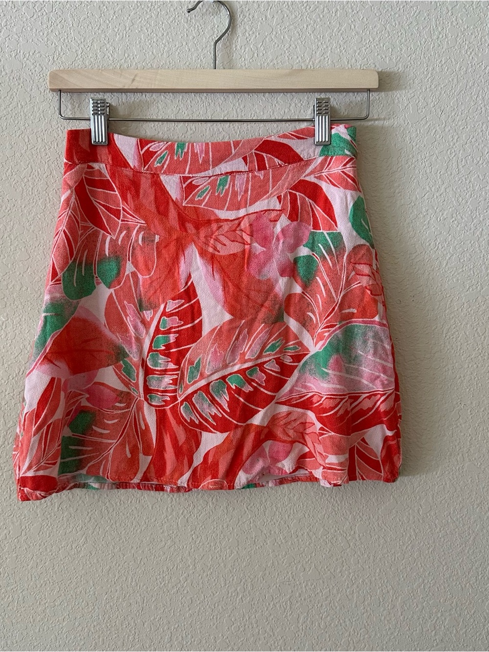 Gianni Bini Coral & Green Tropical Print Mini Skirt size Small